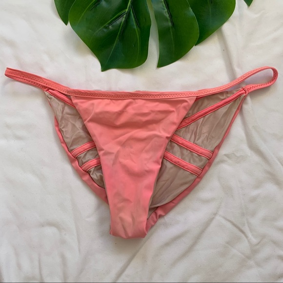 BEACH BUNNY - Shop Now - Picture 7 of 11